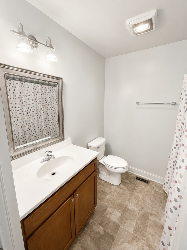 Building Photo - Three bedroom, 2 bath house in Gibsonville