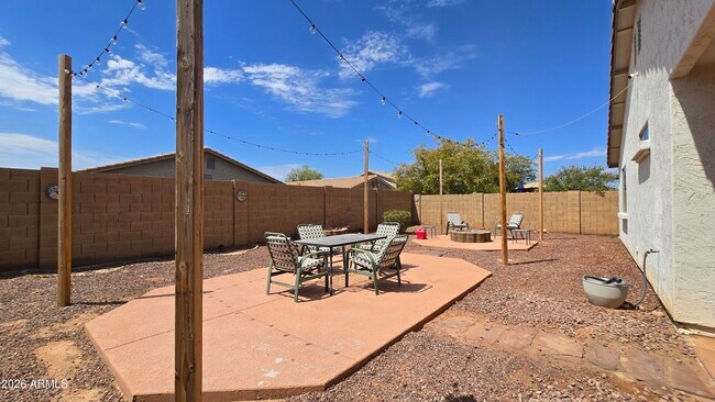 Building Photo - 25673 W Northern Lights Way
