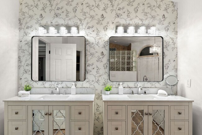 Building Photo - 7157 W Windrose Dr