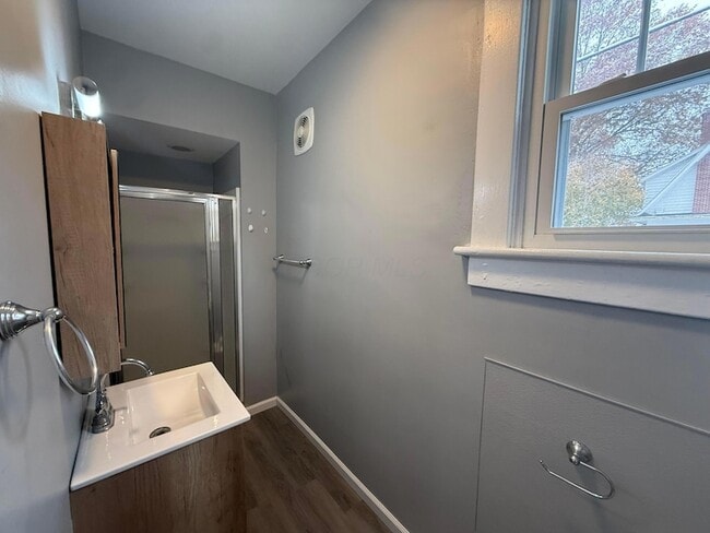 Building Photo - 601 E 5th Ave