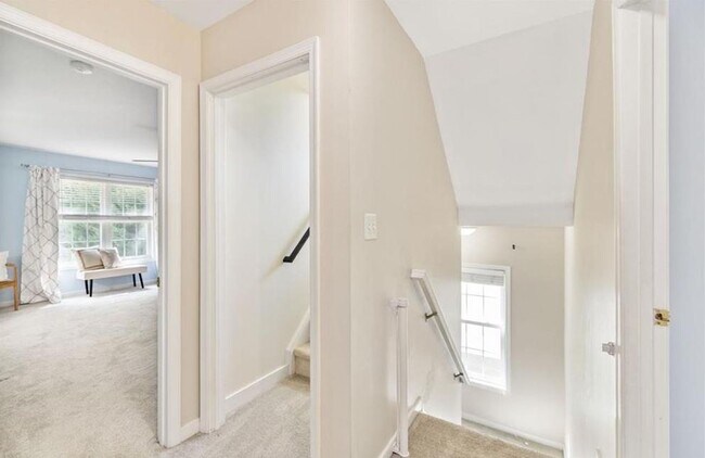 Building Photo - 5 Bedroom, 2.5 Bath Home in St. James Woods  ** Available for showings 3/25/2026 **