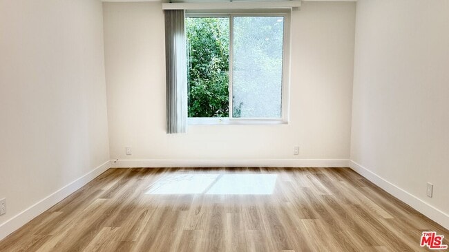 Building Photo - 414 N Palm Dr