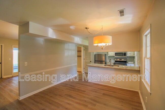 Building Photo - 679 Williamson Dr