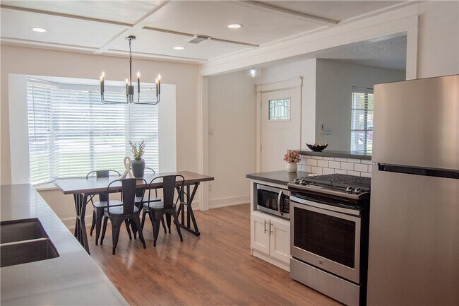 Building Photo - 3213 Heatherwood Dr
