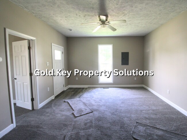 Building Photo - 3 BR 1 BA House with New Carpet and Paint ...