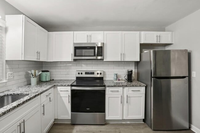 Building Photo - 2889 White Oak Dr