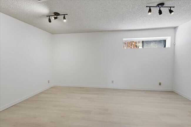 Building Photo - 4bd/2.25ba Kirkland Home
