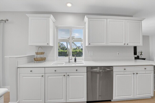 Building Photo - 4690 Palo Verde Dr