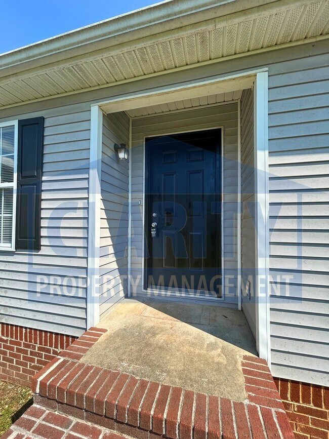 Building Photo - Quiet location in North Cleveland!