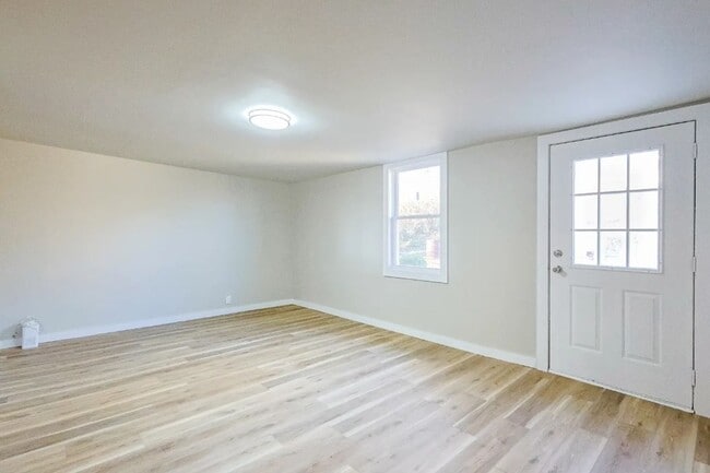 Building Photo - 3713 Woodlawn Terrace
