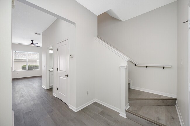 Building Photo - 6138 Hadley Commons Dr