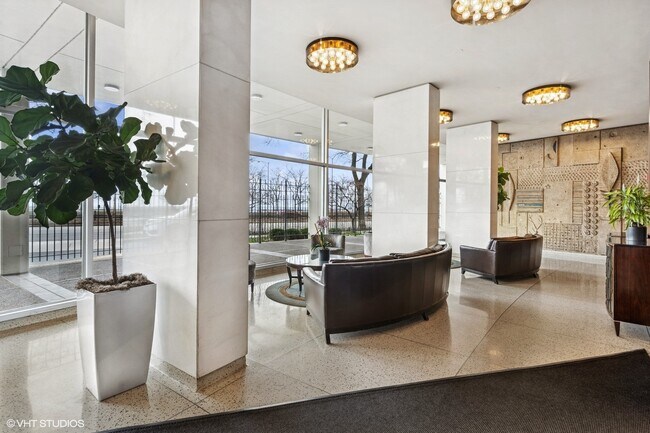 Building Photo - 1150 N Lake Shore Dr