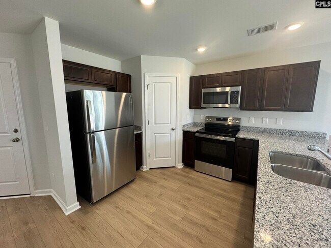 Building Photo - 421 Pinaster Path