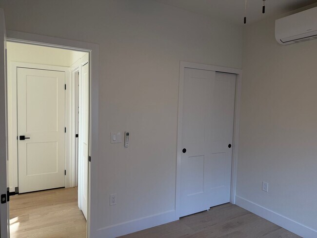 Building Photo - New 600 Sqft. 2 Bedroom 1 Bath Condo in Downtown Sacramento
