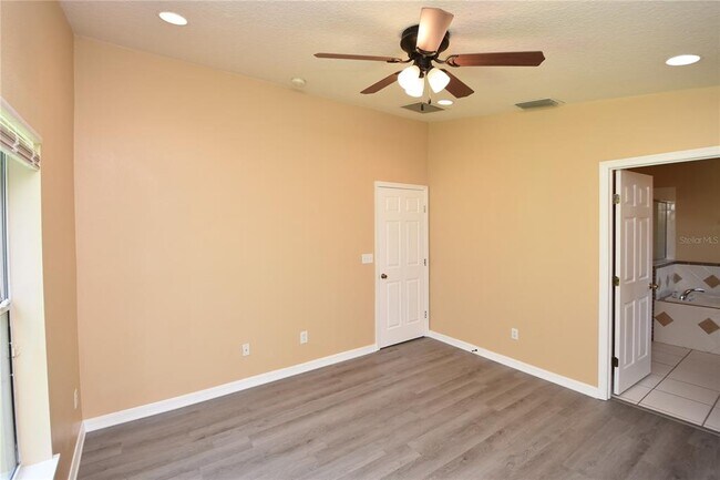Building Photo - 5 Rambling Ln