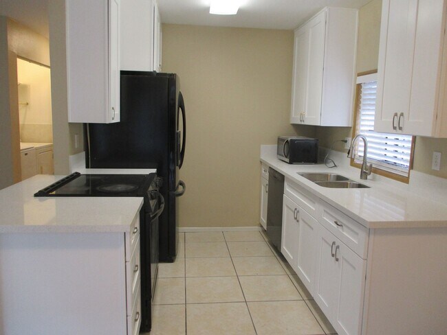 Primary Photo - Very nice 2 bedroom 1.5 bath 1st floor condo