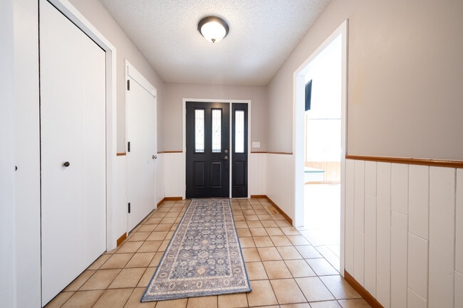 Building Photo - 17420 Barrington Ct