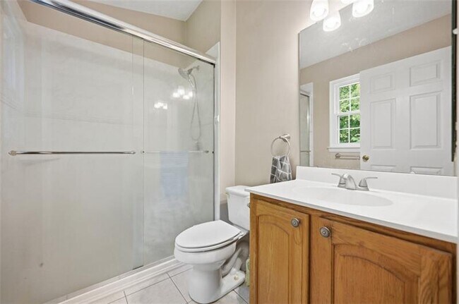 Building Photo - 724 Bush Dr