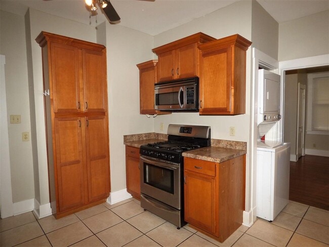 Building Photo - 447 Dickinson St