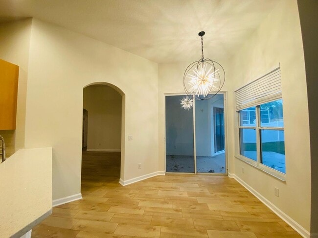 Building Photo - Your Dream Home Awaits! 5 bedroom 3 bath Single Family HOME!!