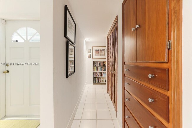 Building Photo - 7548 SW 58th Ave