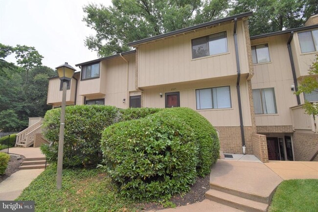 Building Photo - 2507 Glengyle Dr