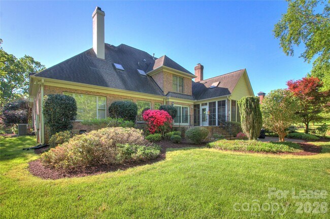 Building Photo - 1217 Weddington Hills Dr