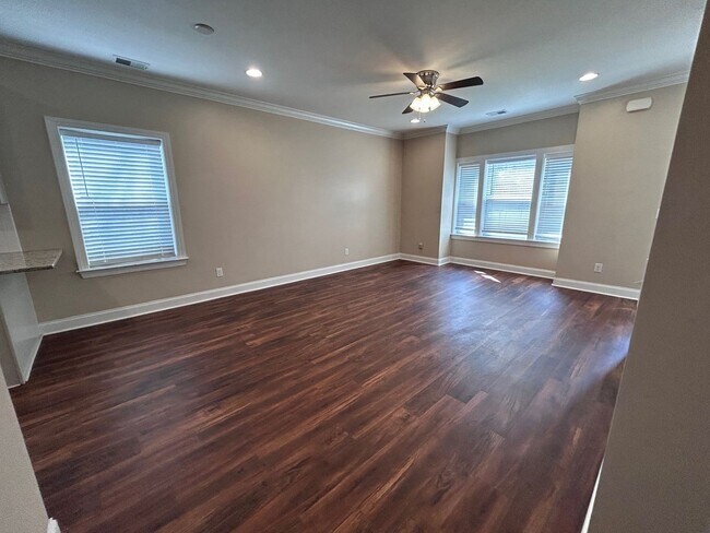 Building Photo - Beautiful 3bed, 2bath Home in Park Circle