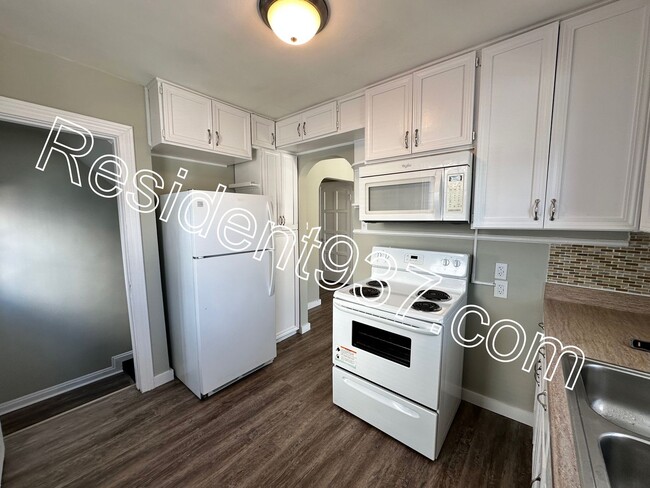 Building Photo - Updated 3 Bed 1 bath Home