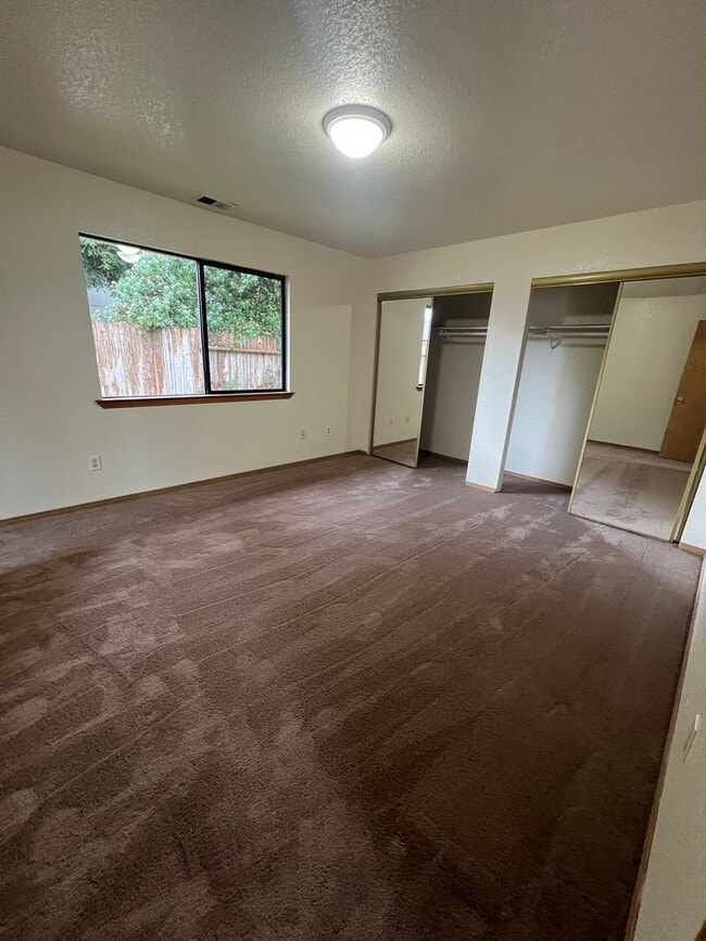 Building Photo - RSCHOOL