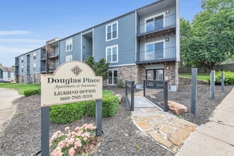 Building Photo - DOUGLAS PLACE