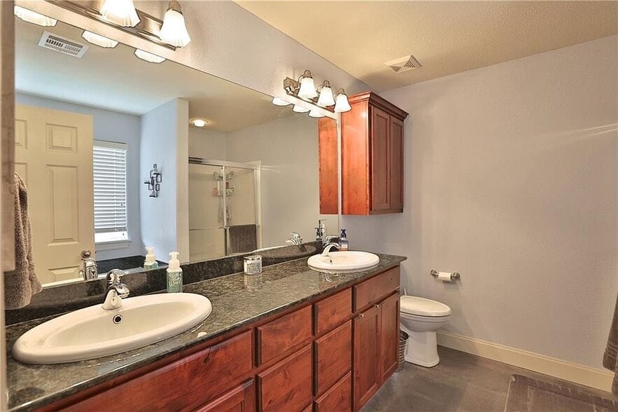 Building Photo - 1210 Medway Ln