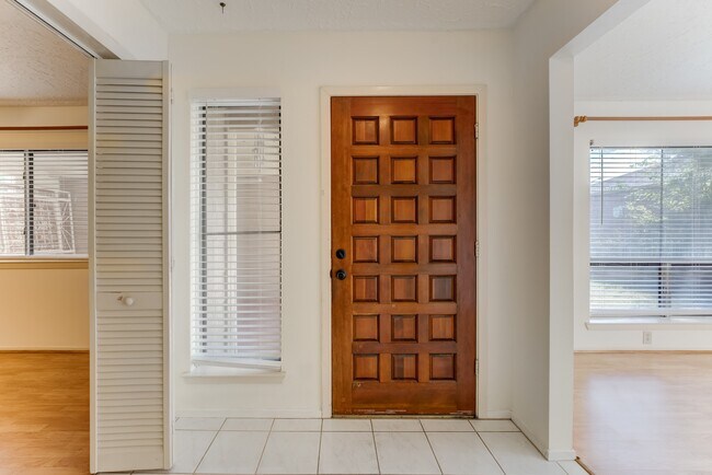 Building Photo - 9206 Beringwood Dr