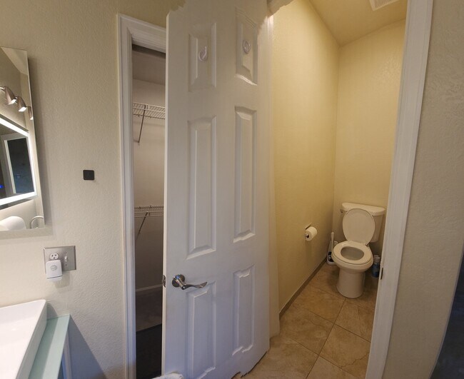 Building Photo - 5415 S Dunkirk Way