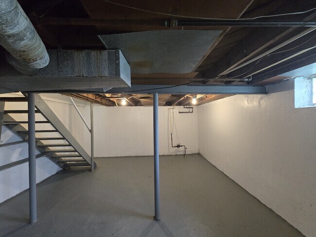 Building Photo - 9151 Mansfield St