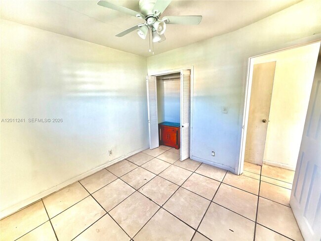 Building Photo - 1041 NW 7th Ct