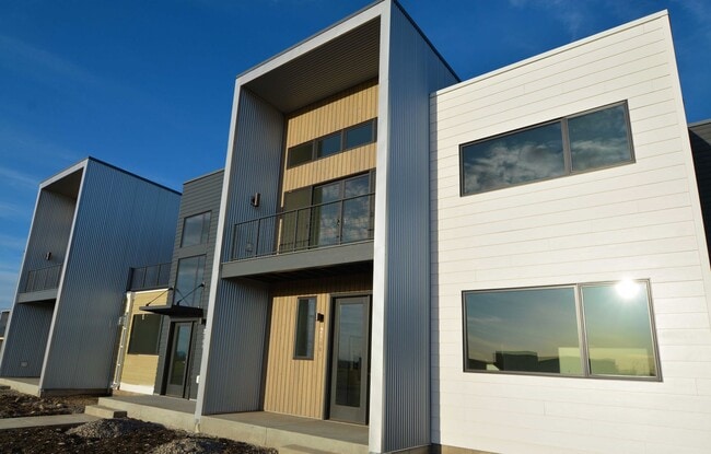 Building Photo - West End Three Bedroom with Modern Finishes