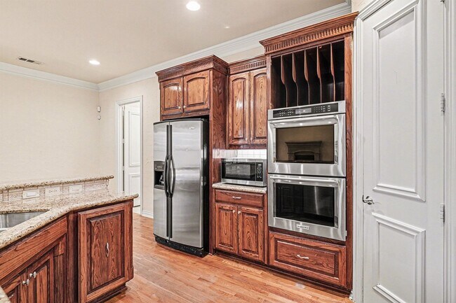 Building Photo - Beautiful home with classic styling, minutes away from Uptown, Oak Lawn, Cityplace, and Lower Gre...