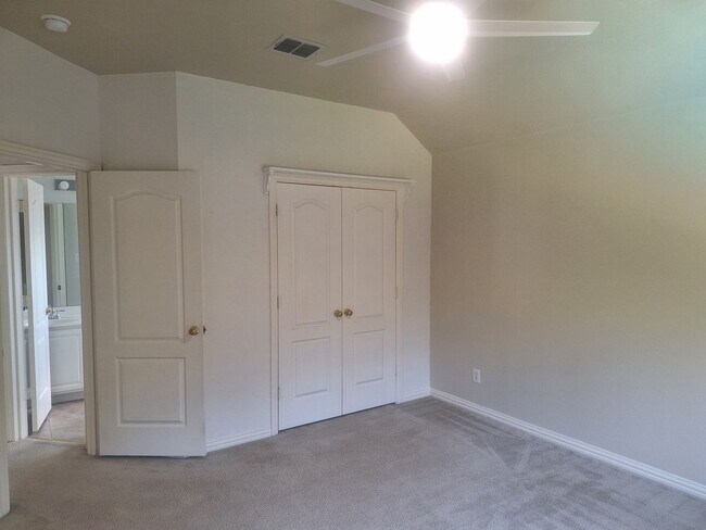 Building Photo - 5BR Fannin Farms Home with Dual Primary Suites & Pool