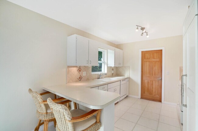 Building Photo - 3736 Coelebs Ave