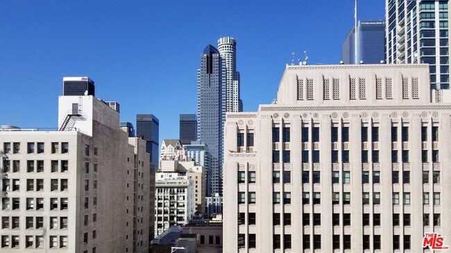 Building Photo - 460 S Spring St