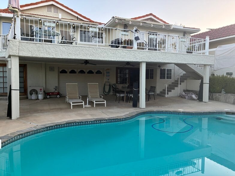 Entrance to living area lower right, house where ow nets live. Upper area not included - 29984 Big Range Rd