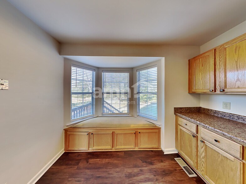 Building Photo - 6337 Willow Oak Dr