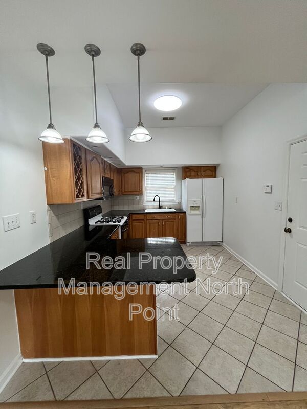 Building Photo - 889 Crew St SW