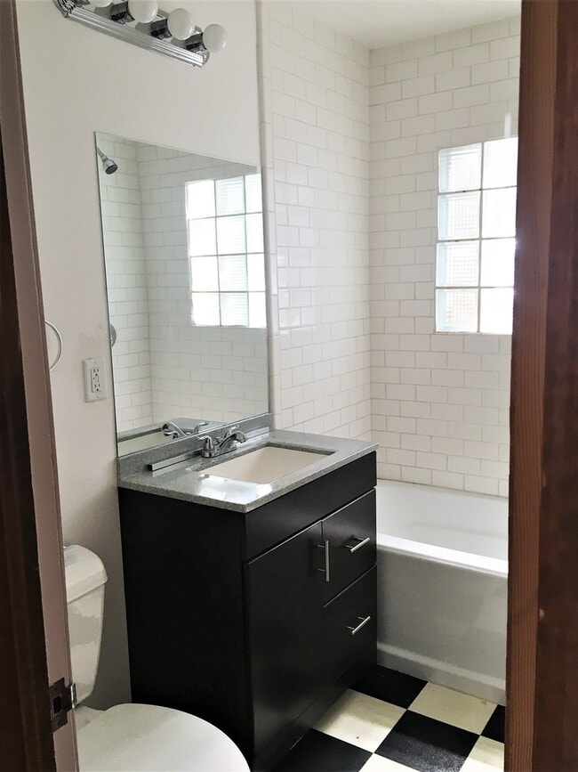 Building Photo - Affordable 3 bd, 2 bath home in the heart of Garden City just off Chinden & 39th.