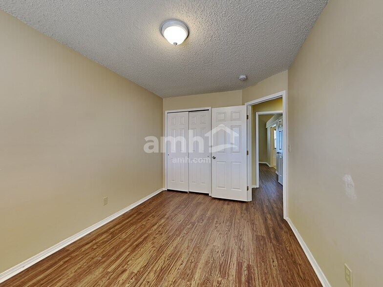 Building Photo - 2211 Pinyon Jay Dr