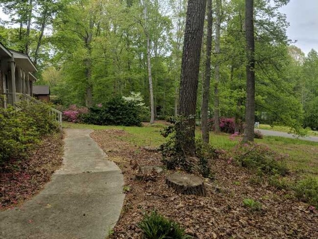 Building Photo - 144 Fern Forest Dr