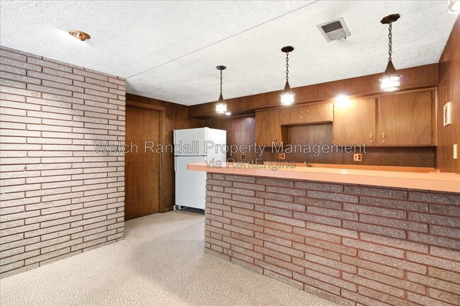 Building Photo - 5070 Doren Dr