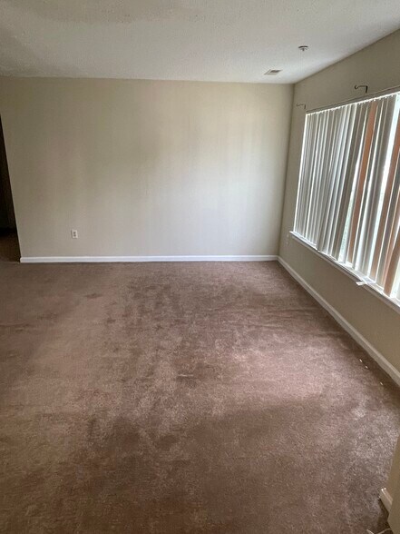 Building Photo - 2609 Camelback Ln