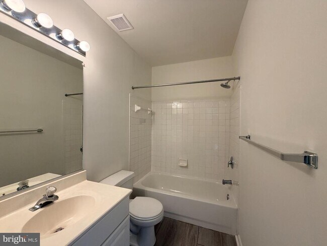 Building Photo - 306 Gatehouse Ln